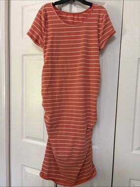 Short-Sleeve Maternity Dresses